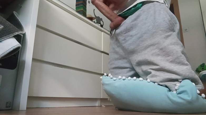 Elvissc: The Dude with the Big Dick Gets Hard Watching His...