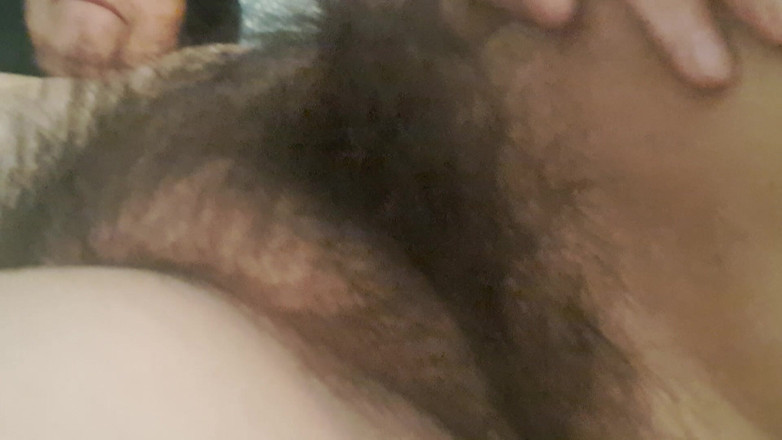 Mommy big hairy pussy: Vagina matura, pelosa e bagnata