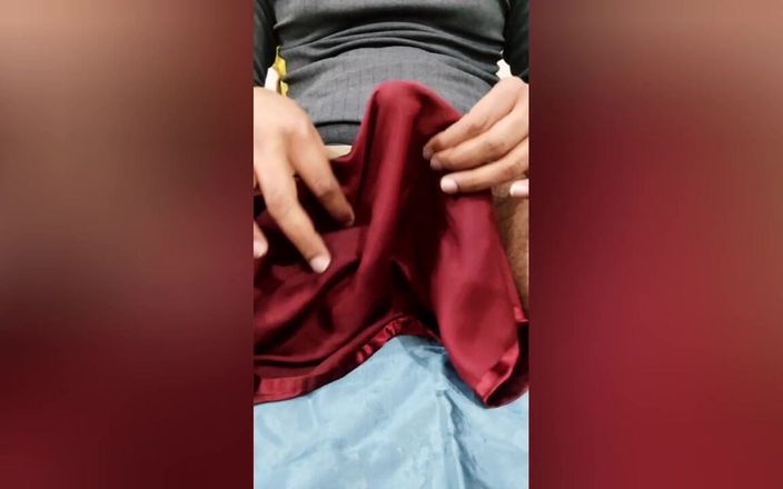Satin And Silky: Saten ipek mastürbasyon pornosu - hemşirenin saten ipeksi maroon takım elbisesi...