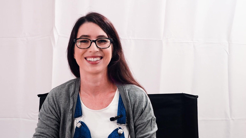 Adult Time Podcast: 20 slumpmässiga frågor med Serena Blaire | Vuxen tid