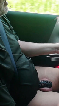 차 안에서 흙길을 찾는 나일론 페티시