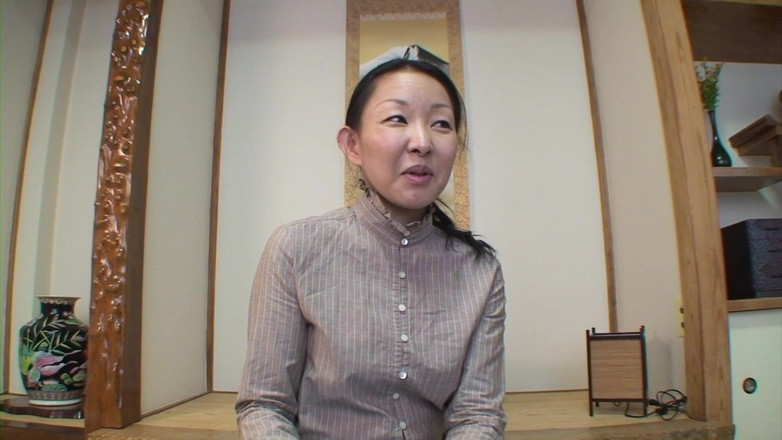 Asiatiques: Behaartes asiatisches mädchen vibrierte hart