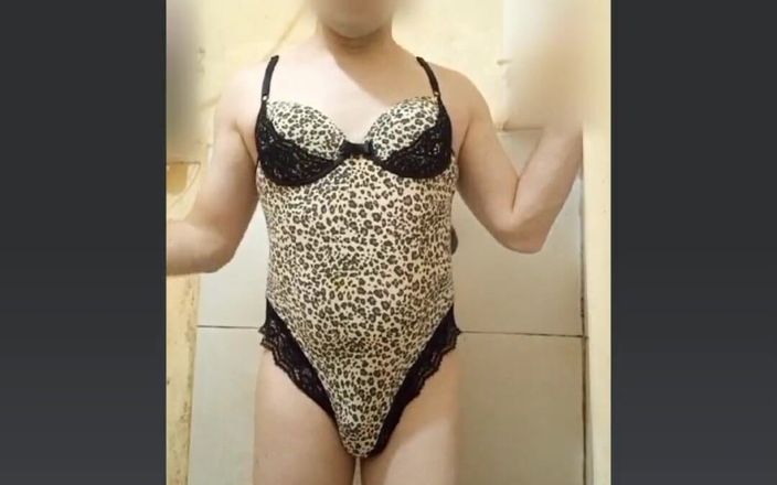 Carol videos shorts: Sexy lingerie luipaard