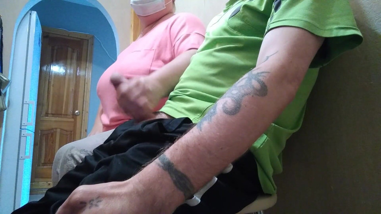Zona901: A stranger jerks off to me in the corridor of...