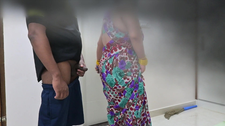 savithabhabhi: La cameriera Hema è stata scopata dal padrone di casa