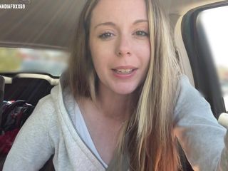 Nadia Foxx: Tag im Leben eines Camgirls! Testen neuer Spielsachen im Laufwerk...