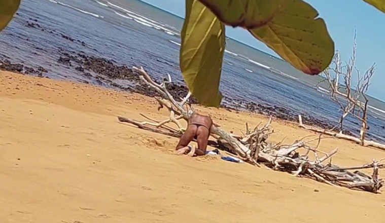 Ladysilvas: Ladysilva została nakręcona, ukrywając opalając swoją gorącą dupę na plaży