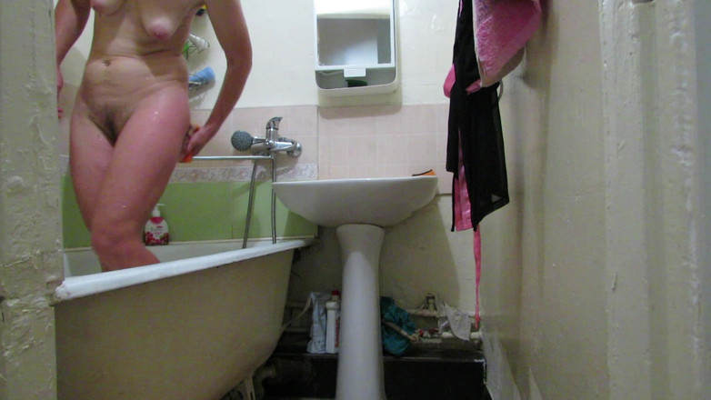 SexyAnka: Wanita cantik di bilik air. dengan Perbualan di Rusia