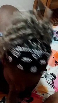 Eu disse à minha meia-irmã gostosa que é melhor ela se despir e apertar essa buceta saltando aquele rabo grande - Jhodez1