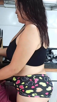 My Sexy Stepmom Deepthroats Me Before Breakfast, I Fuck Her in the Kitchen