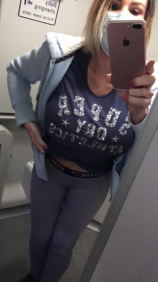 Sophie James: Masturbation masquée, distanciation sociale