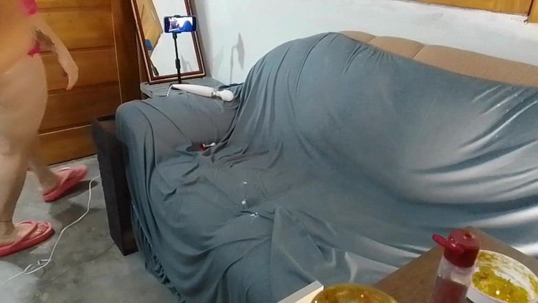 Vivi guedez: この号では、輝かしい存在感が寄せられました。