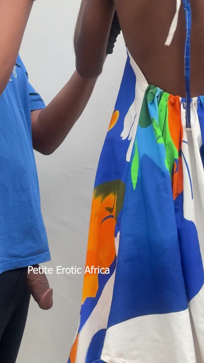 Petite Erotic Africa: Проникающая стоя худенькая