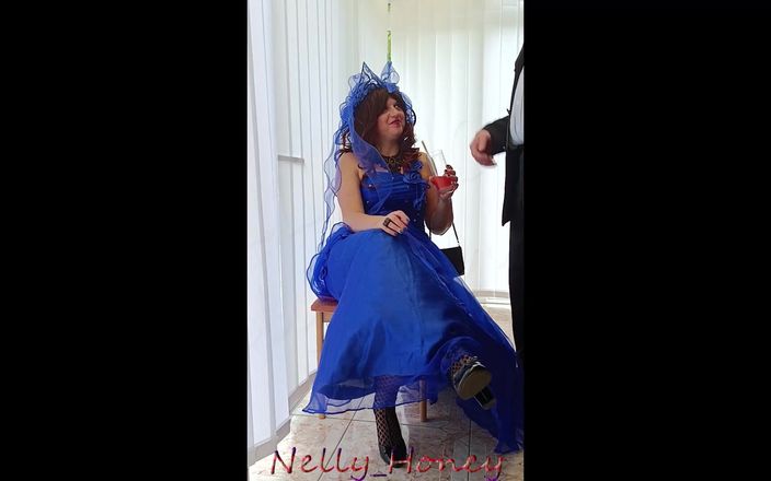 Nelly honey: Uma linda galeria de fotos tirada em novo vestido azul
