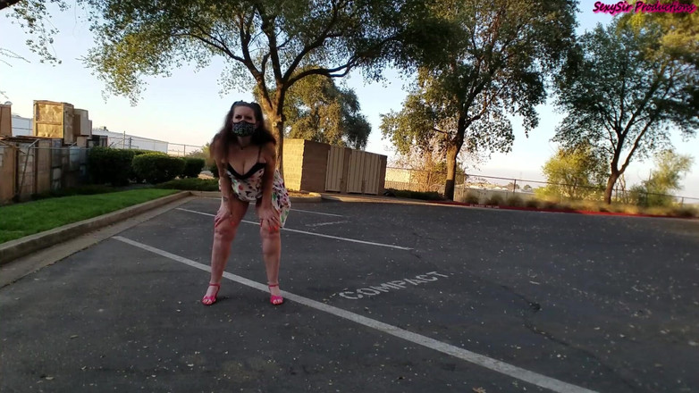 Sexy Sandra N Sir Christopher: Godaan anal si cewek sange dengan gaun cetak halloween