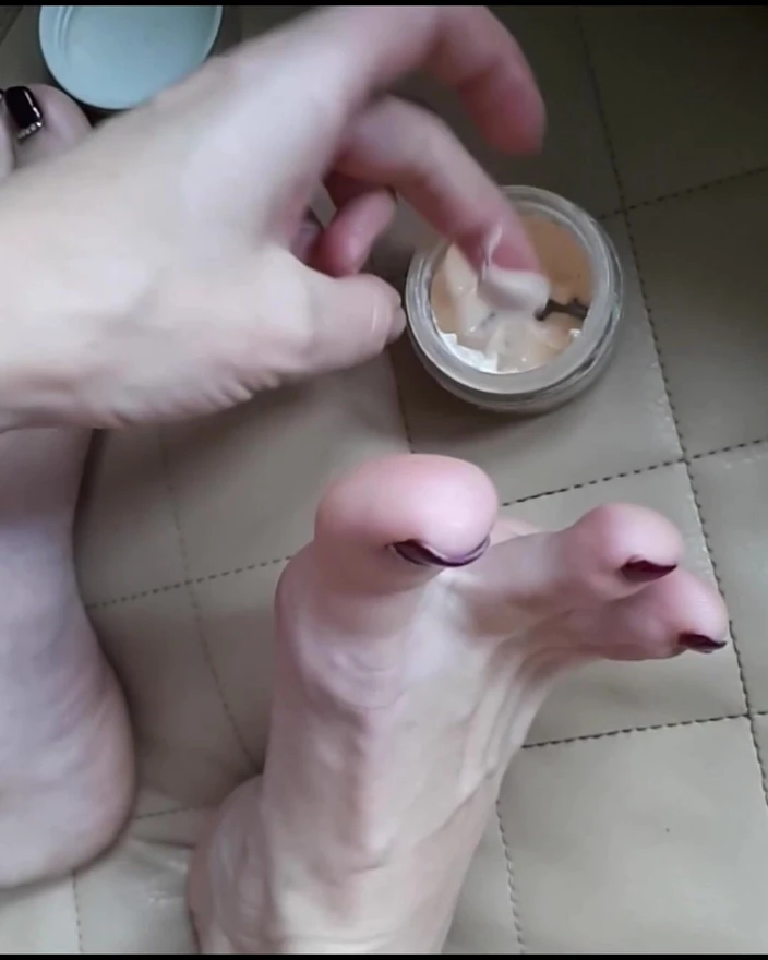 FrauleinP: Toes Routine May Cause Spontaneous Erection