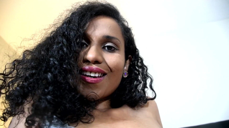 Horny Lily: Indická dívka dává sexy zadek joi