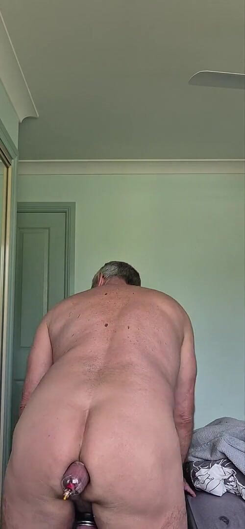 Having a Good Pump (Kinky bi guy) Having a Good Pump (Kinky bi guy)