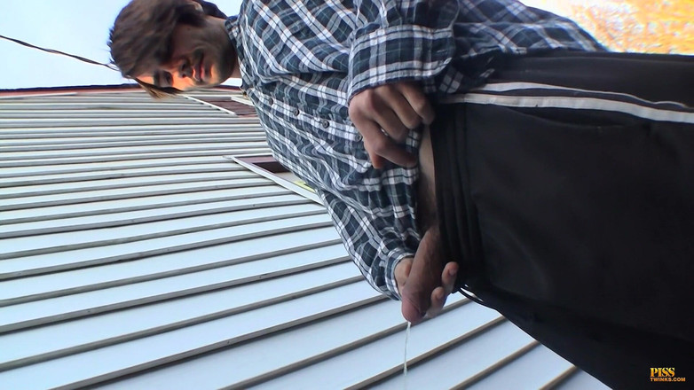 Piss Twinks: Napalone chłopcy osuszają soki