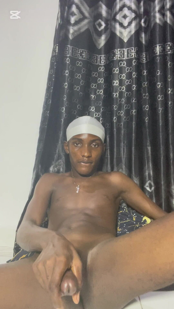 Aded-Toxic: Giovane twink con grande nero