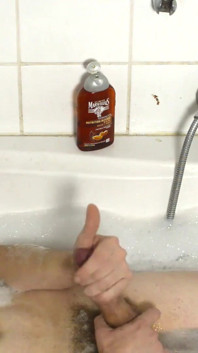 Branlette dans la baignoire