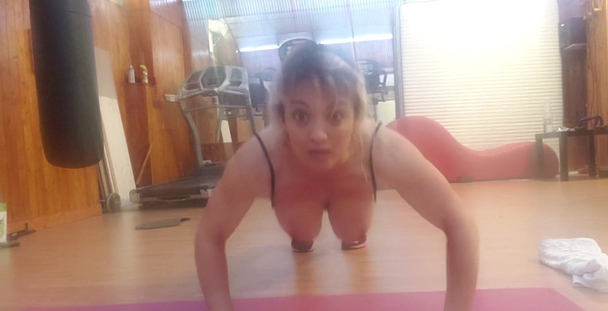 Mary Rider Pornstar: 星期二奶子撑起