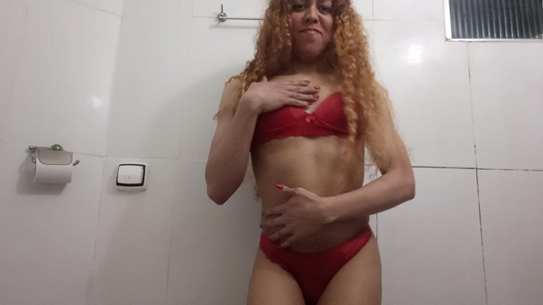 AngelMature: Femeie trans în scena roșie 02