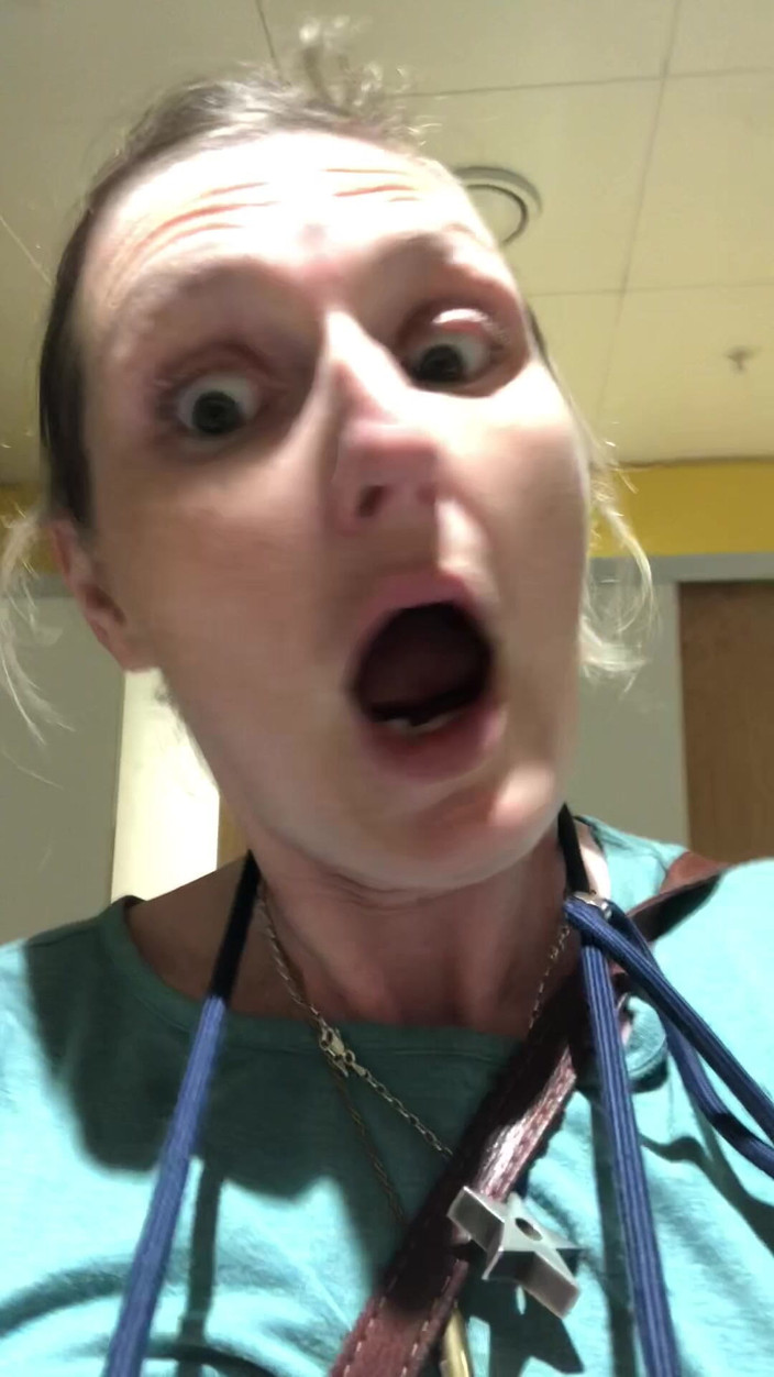 Pissing Paradise: Mycket snabb piss på väg hem från flygplatsen efter mer än 24...