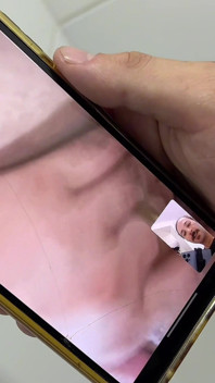 Una Giovane BBW Ha Aspettato Che Il Marito Uscisse Di Casa E Ha Invitato Due Amiche per Fare Sesso