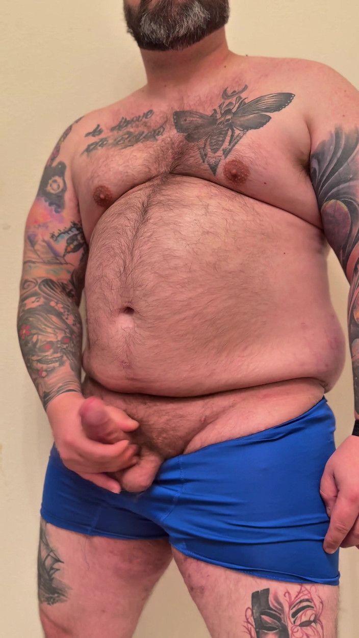 TattedRockerBear: Con gấu lông mập mạp gợi cảm trong bộ đồ lót...