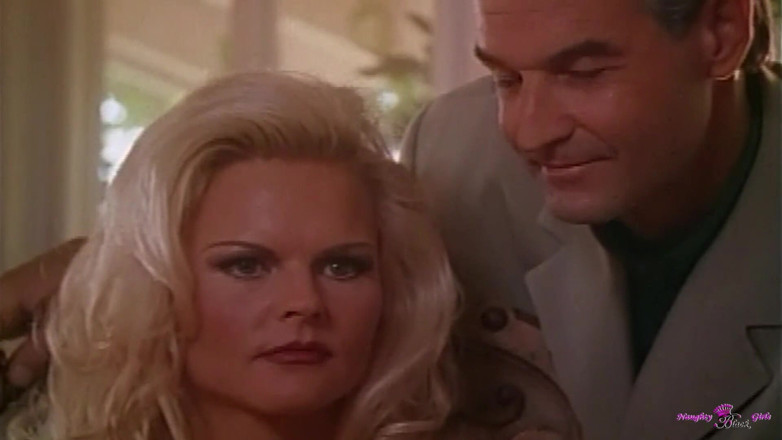 Naughty Black Girls: Pasangan menonton pembantu rumah mereka yang cantik berkongkek ghairah liar...