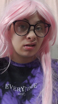 Meine stiefschwester macht alberne gesichter und ahegao-gesichter