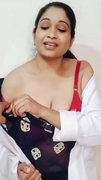 Une bhabhi infirmière indienne sexy baise son ex-mari avec un sari desi
