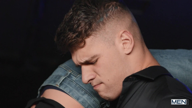 Men network: Men - the Bootyguard Gets Head From Cute Twink