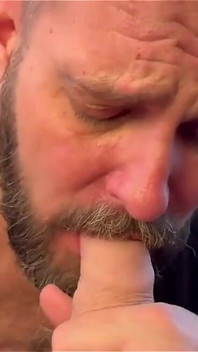 Der Behaarte Bear Seattle, Vater Besamt Ginger Cub Logan Stanley in Seinem Hotelzimmer