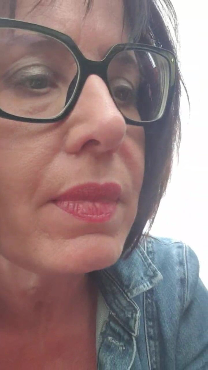 JulieEroticDress: Buitenshuis spuiten op de parkeerplaats