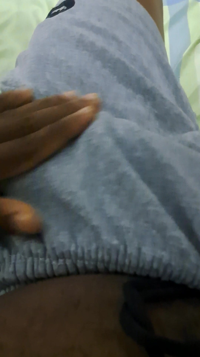 SuitableNorth91: Handjob