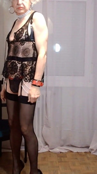 Seksi iç çamaşırlı fahişe
