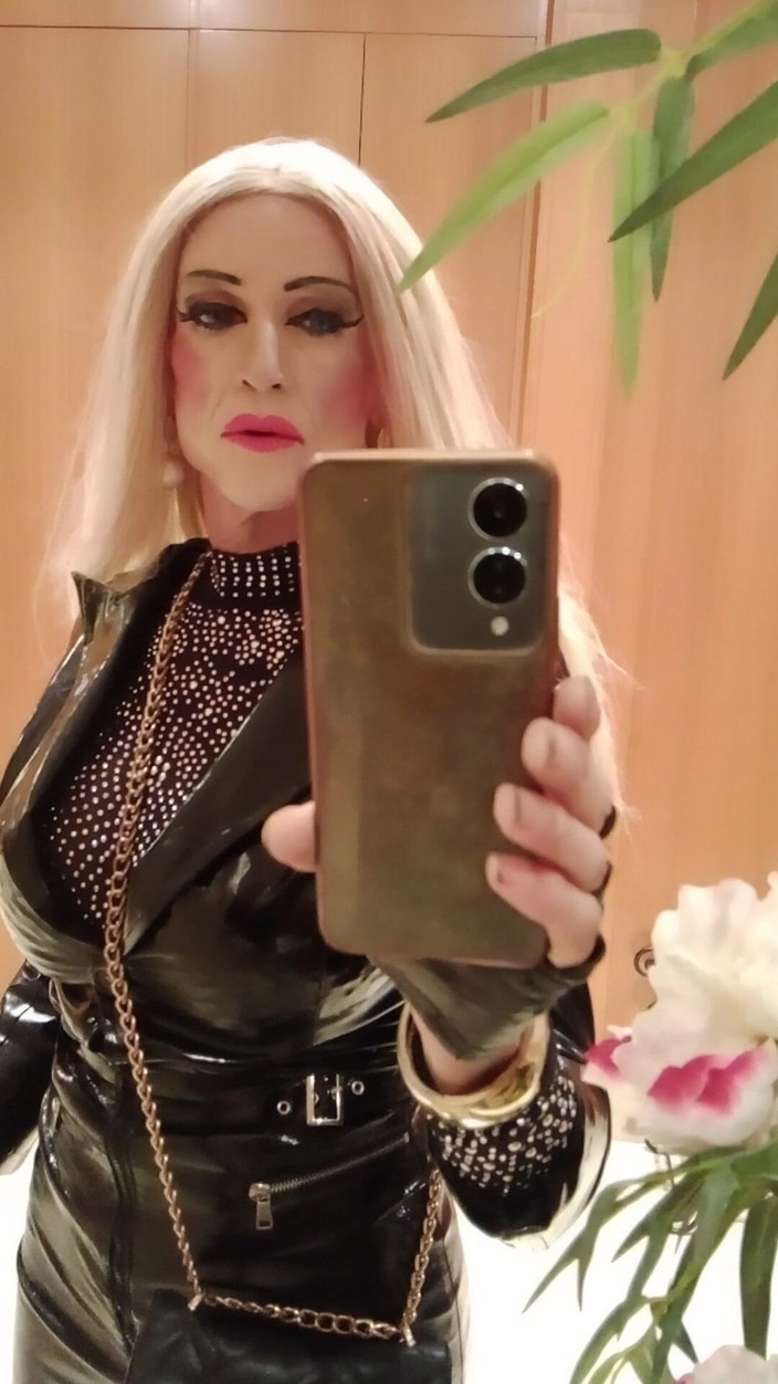 Tatiana Zorrita: ビニール 2