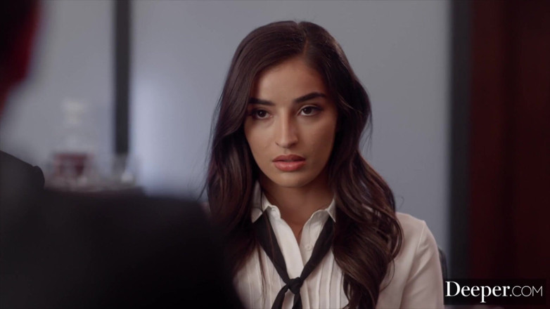 Deeper: गहरी। Starlet Emily के बॉयफ्रेंड को व्यभिचारी होने का पछतावा है