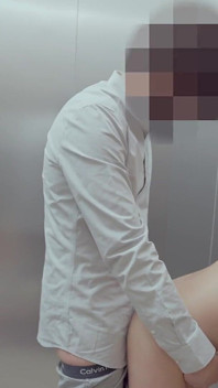 쇼핑몰에서 리프트 숙녀 따먹기