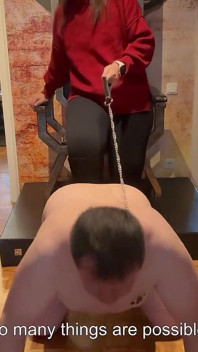 Domlady Mia istek üzerine BDSM'ye özel videolar sunuyor