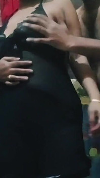 집에서 아무도 없을 때 자정에 남친과 섹스하는 핫한 여친