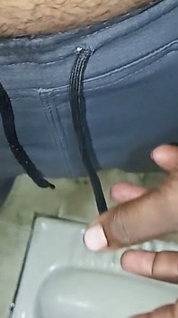 Hintli büyük siyah penis açık havada amcığını sikiyor