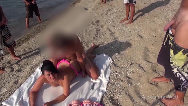 Alexandra Wett: As massas mais quentes da praia fodem na Grécia! Peluda...