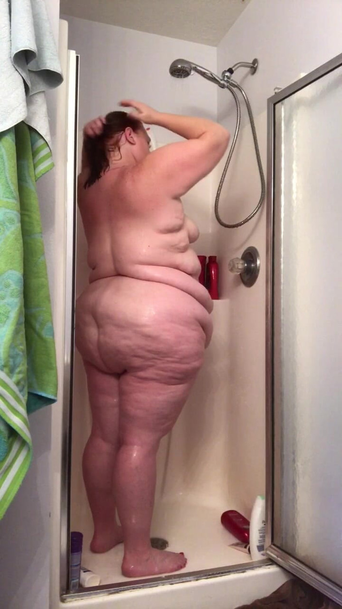 Julie Ginger: Julie ginger lagi asik mandi bareng!