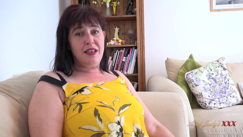 Aunt Judy's XXX: AuntJudysXXX - Your busty stepaunt Janey sucks your cock