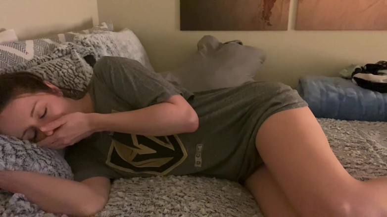 Nadia Foxx: T셔츠를 입은 바레백 섹스와 BJ의 아침!