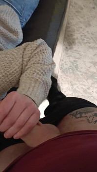 Nahaufnahme arschmassage und muschi fingern in jeans