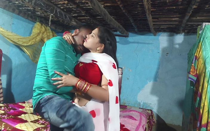 Sona bhabhi: हॉट भारतीय देसी भाभी रोमांस और चुंबन दृश्य और घर पर उसके पुराने प्रेमी द्वारा चुदाई
